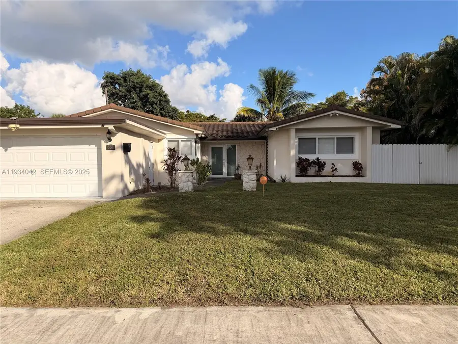 661 SW 67th Ave, Pembroke Pines, FL 33023 - #2