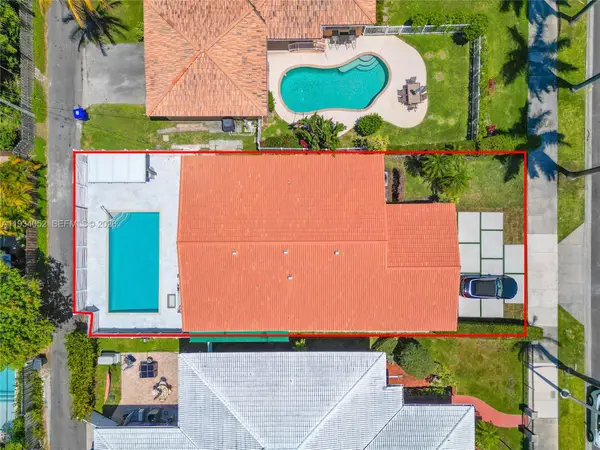 1045 Hollywood Blvd, Hollywood, FL 33019