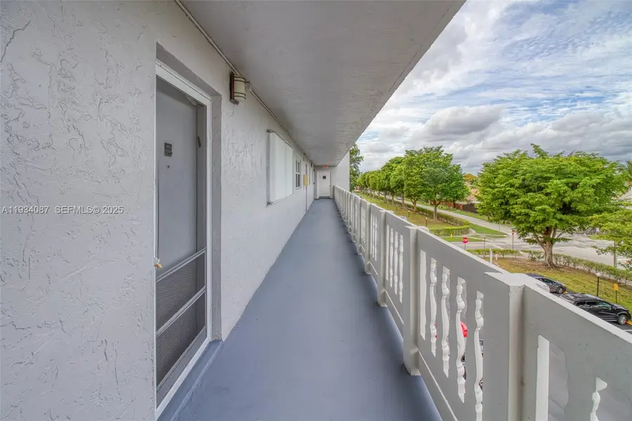 314 SE 10th St #406, Dania Beach, FL 33004 - #2