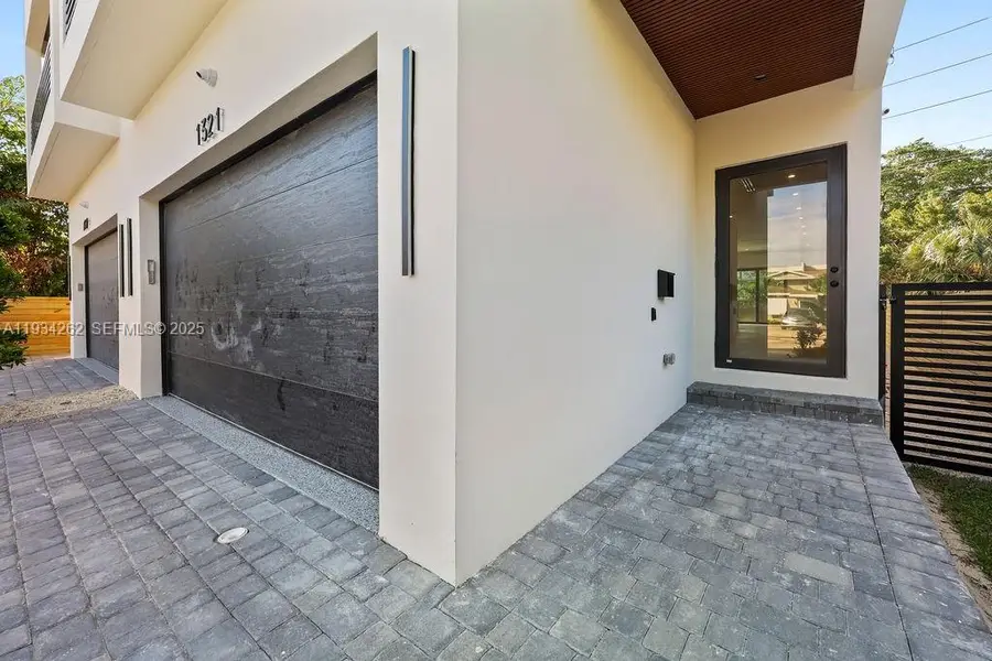 1319 NE 13th Ave, Fort Lauderdale, FL 33304 - Image #3