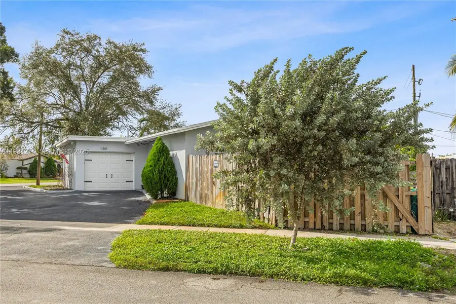 11301 NW 32nd Pl, Sunrise, FL 33323 - Image #2