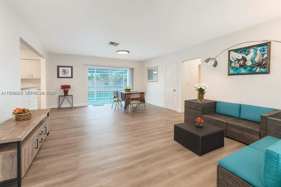 535 NE 158th St, Miami, FL 33162 - Image #2