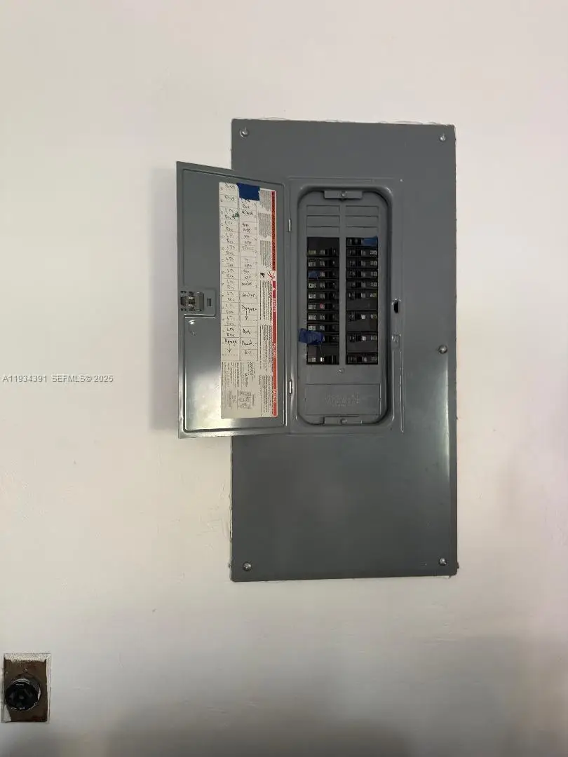 3631 NE 14th Ave, Pompano Beach, FL 33064 - Image #2