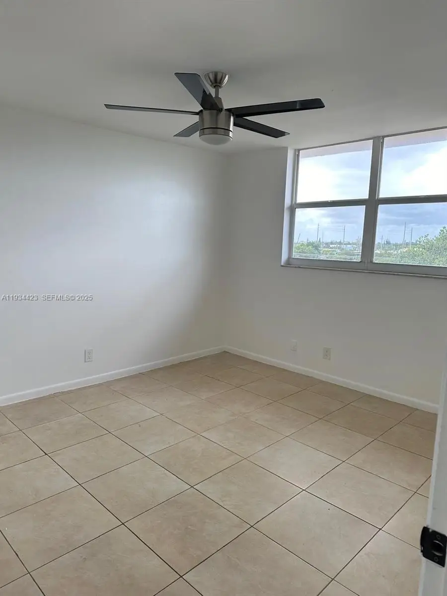 1830 Dixieanna St #606, Hollywood, FL 33020 - Image #3