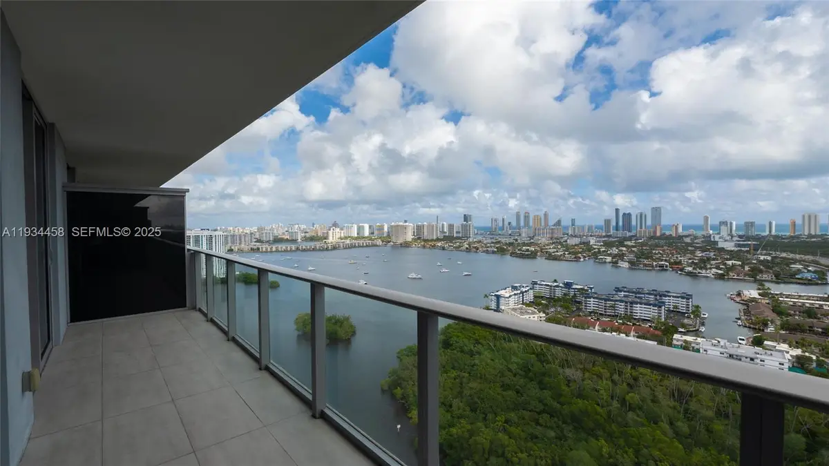16385 Biscayne Blvd #3117, North Miami Beach, FL 33160 - Image #1
