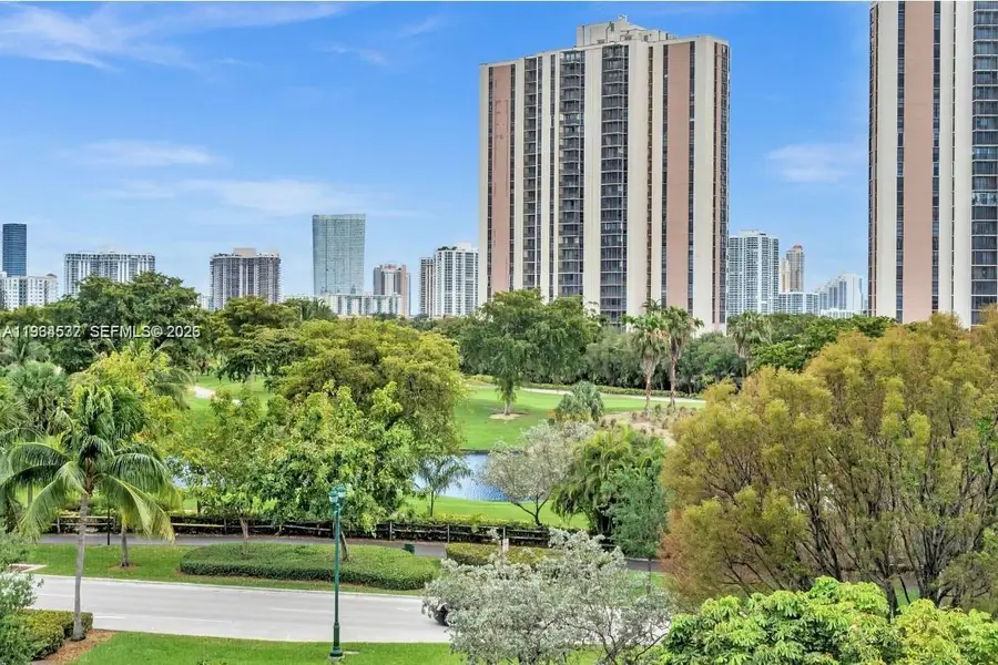 20500 W Country Club Dr #715, Aventura, FL 33180 - Image #3