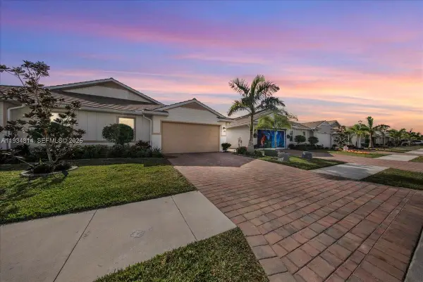 1074 Enbrook Loop, Naples, FL 34114