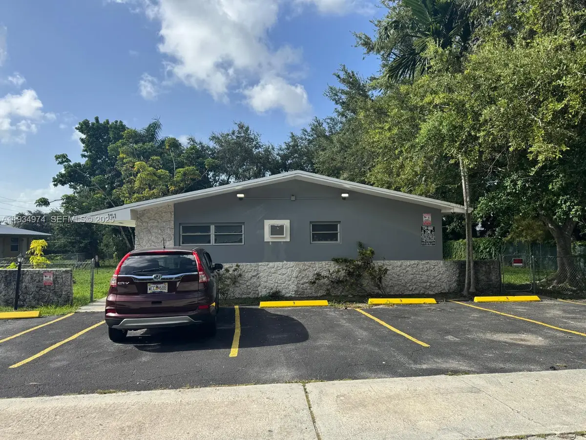 151 NW 164th St, Miami, FL 33169 - Image #1