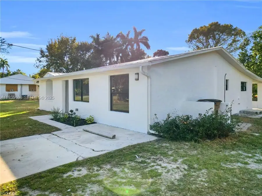 356 New York Drive, Fort Myers, FL 33905 - Image #2