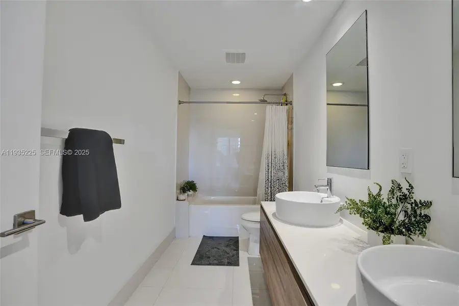 121 NE 34th St #902, Miami, FL 33137 - Image #3