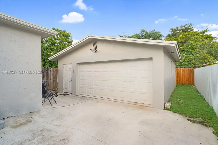 3011 N 74th Ave, Hollywood, FL 33024 - Image #2