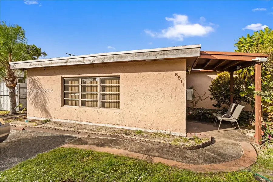 6811 Thomas St, Hollywood, FL 33024 - Image #2