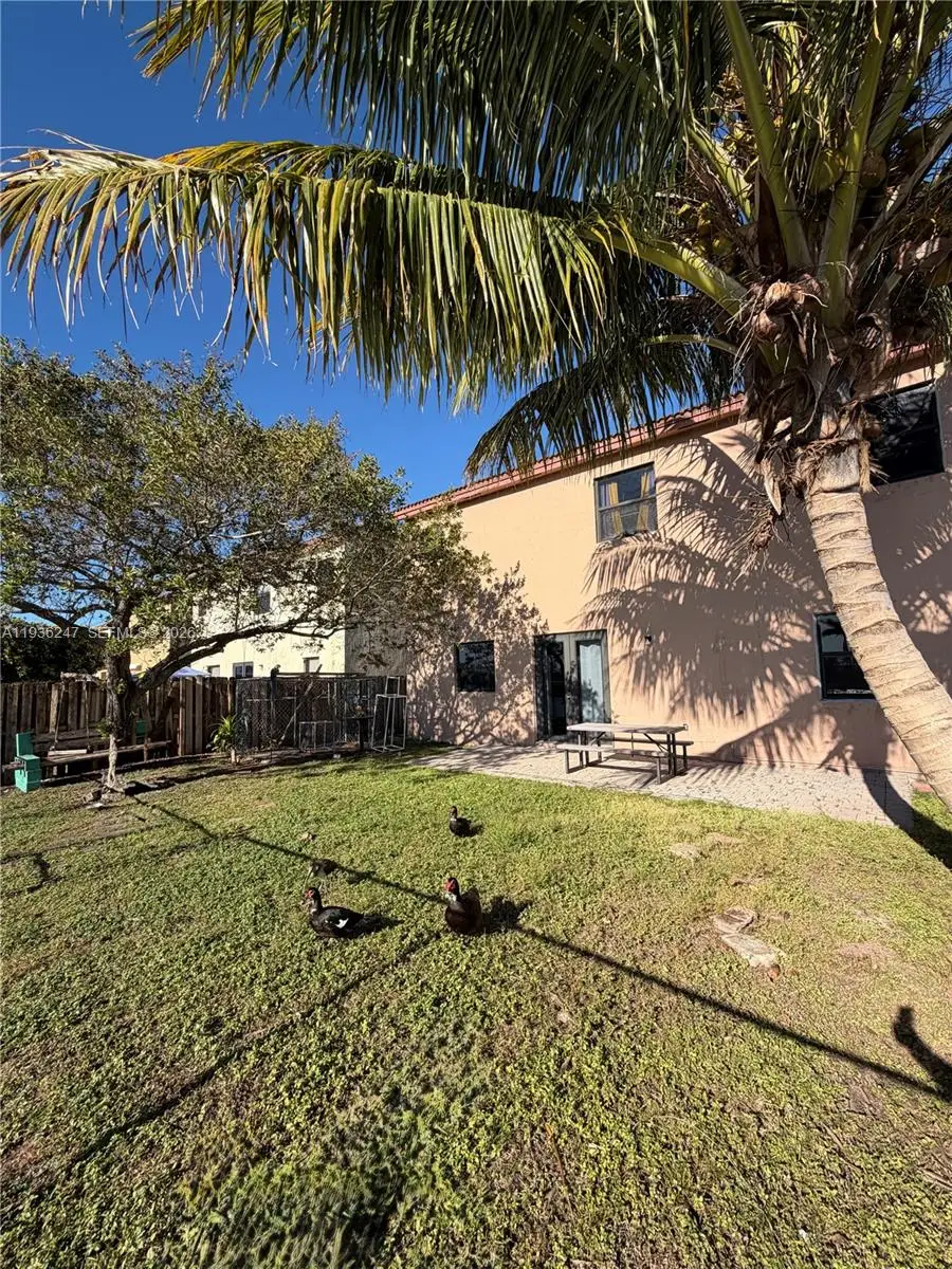 685 SE 37th Pl, Homestead, FL 33033 - Image #2