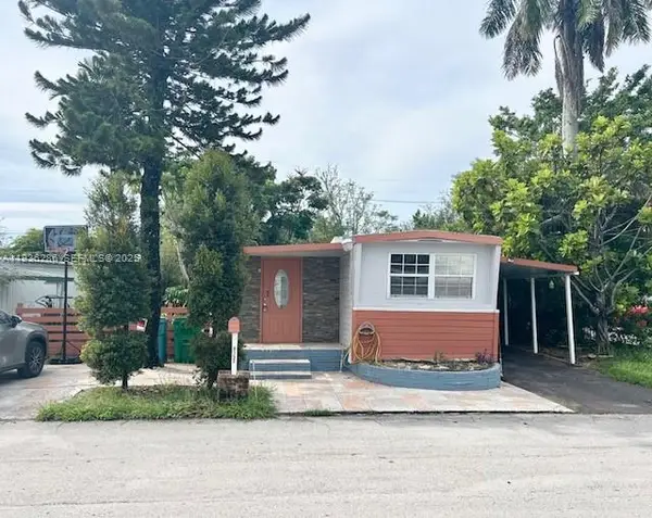 8732 SW 16th St, Davie, FL 33324