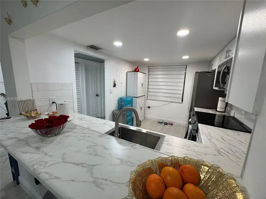 900 Colony Point Cir #218, Pembroke Pines, FL 33026 - Image #3