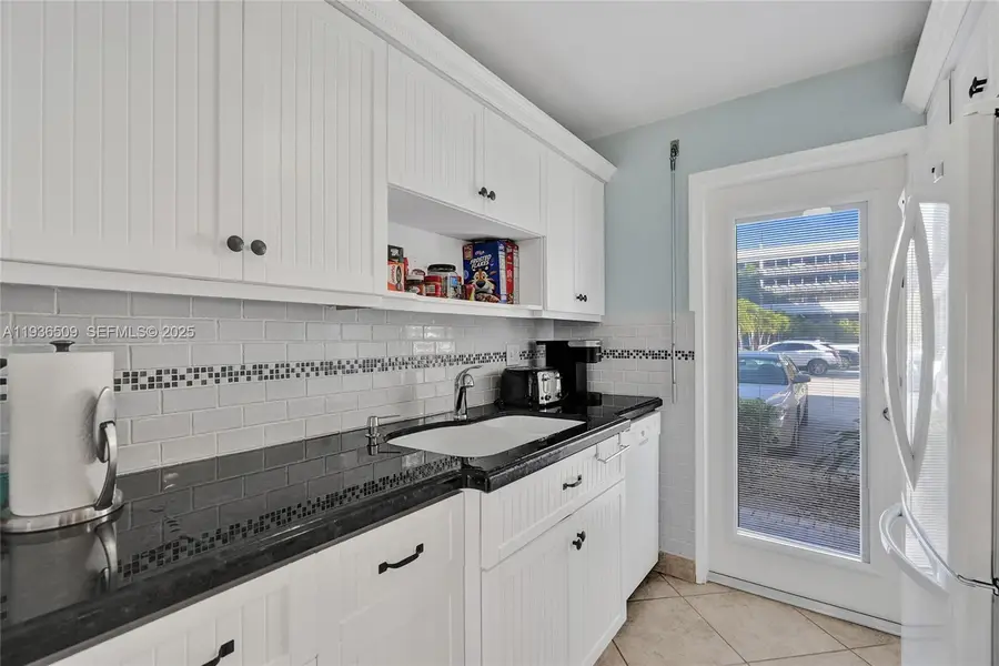 2600 Diana Dr #104, Hallandale Beach, FL 33009 - Image #3