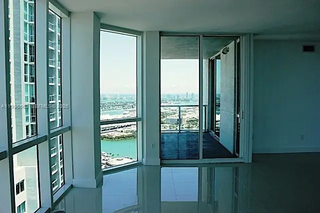 253 NE 2nd St #4303, Miami, FL 33132 - Image #3