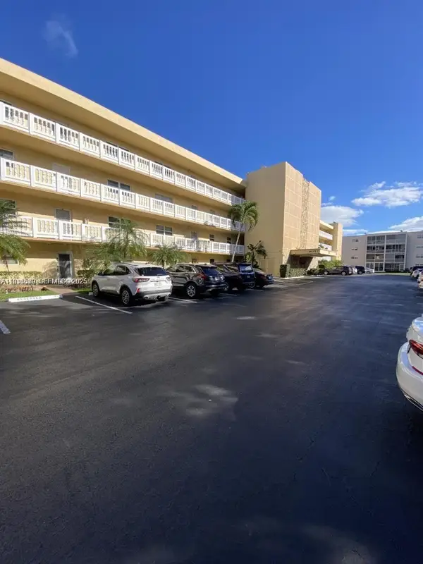 1025 SE 3rd Ave #102, Dania Beach, FL 33004