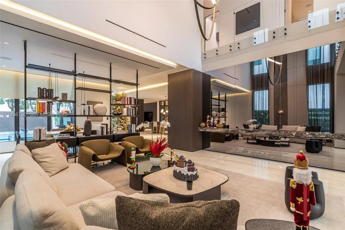 10540 NW 67th Ter, Doral, FL 33178 - Image #1