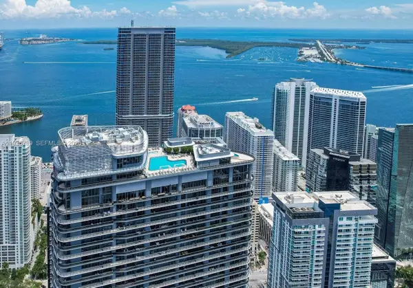 1000 Brickell Plz #4212, Miami, FL 33131