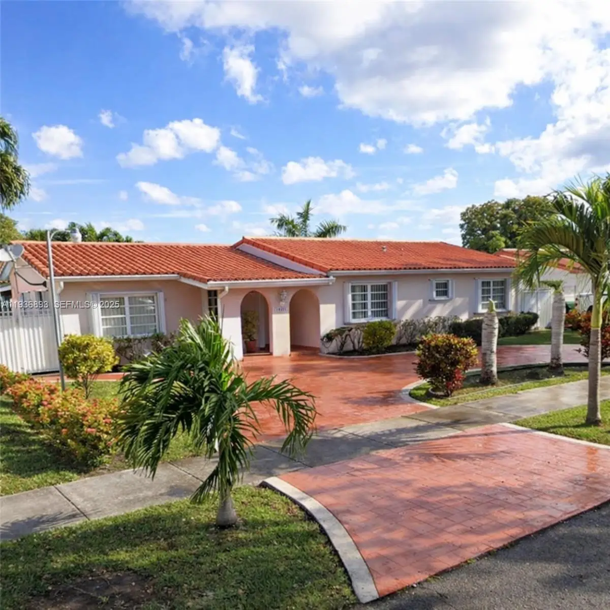10251 SW 27th St, Miami, FL 33165 - Image #1