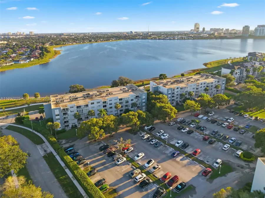 480 Executive Center Dr #3C, West Palm Beach, FL 33401 - Image #2