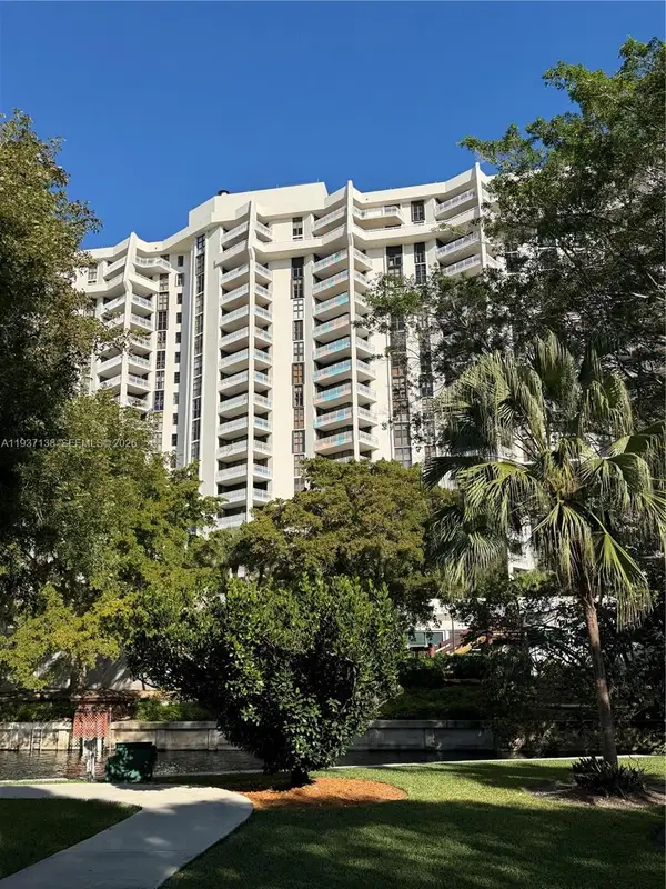 1000 Quayside Ter #1807, Miami, FL 33138