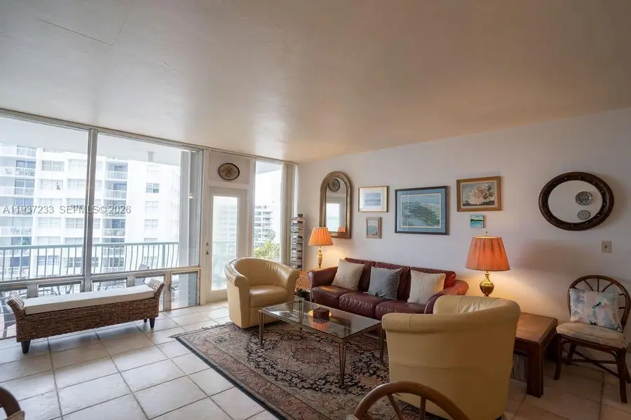 1408 Brickell Bay Dr #706, Miami, FL 33131 - Image #3