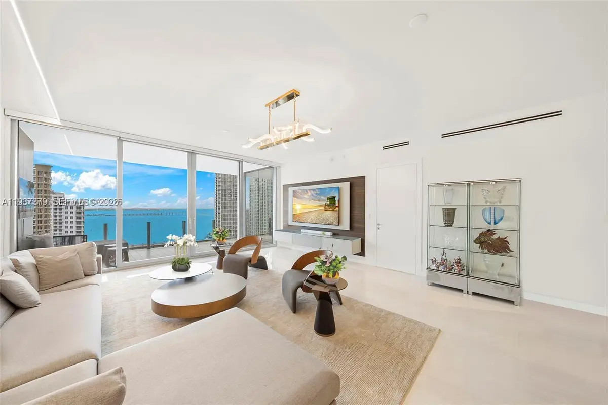 300 Biscayne Blvd Way #2703, Miami, FL 33131 - Image #1