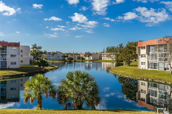 2831 Sunrise Lakes Dr. E #204, Sunrise, FL 33322