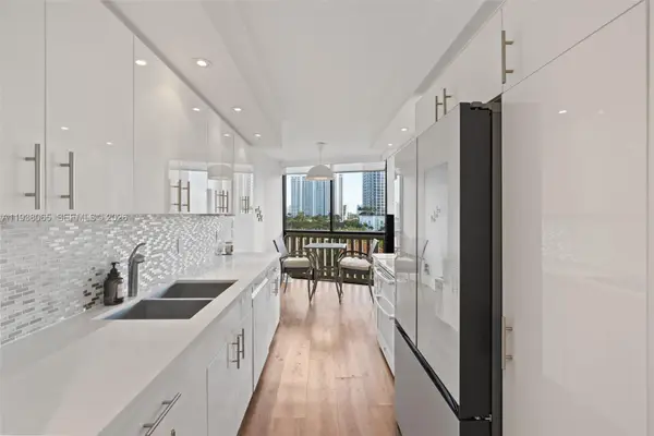 1000 W Island Blvd #807, Aventura, FL 33160