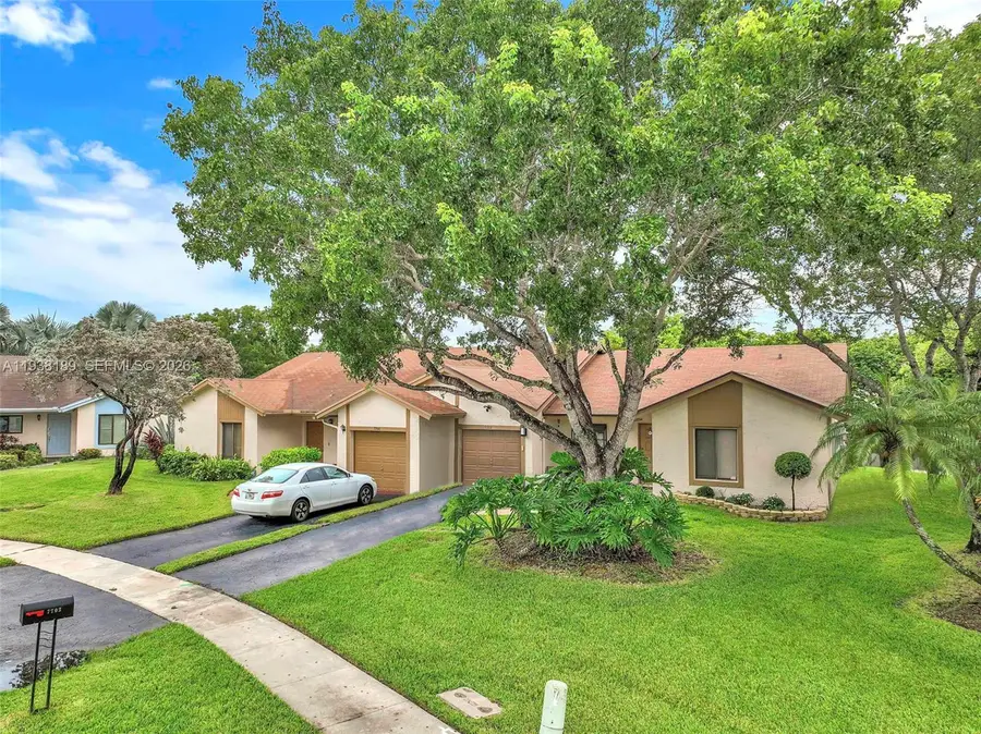 7702 NW 60th St, Tamarac, FL 33321 - Image #2