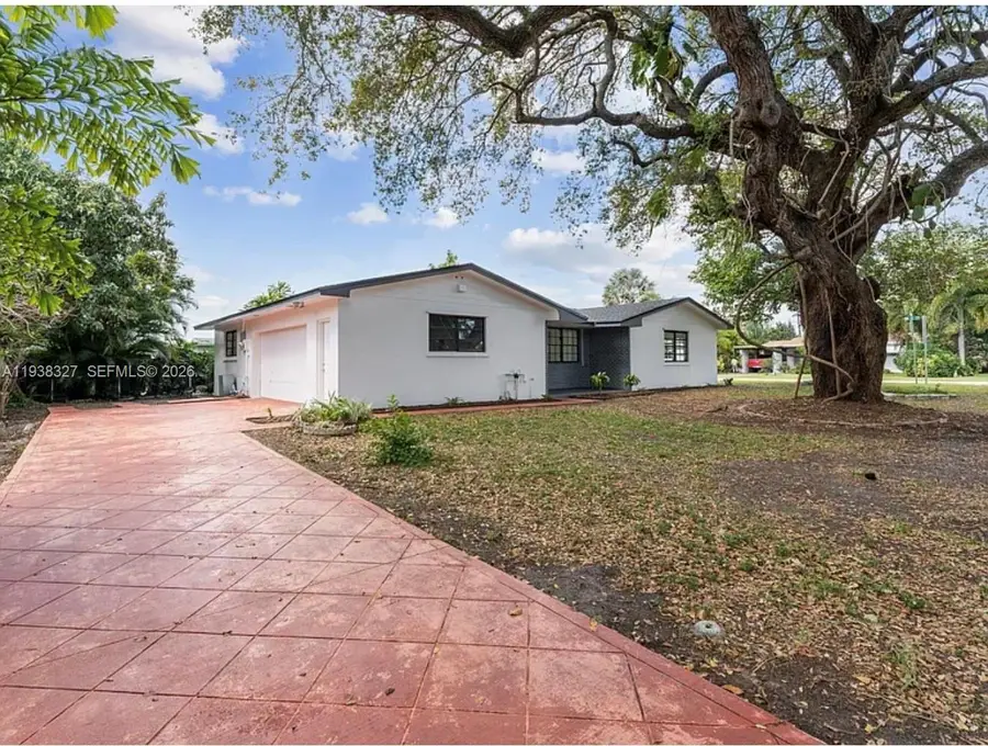 6800 SW 10th Ct, Pembroke Pines, FL 33023 - Image #2