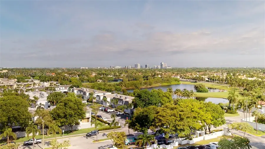 1000 Parkview Dr #1023, Hallandale Beach, FL 33009 - Image #3