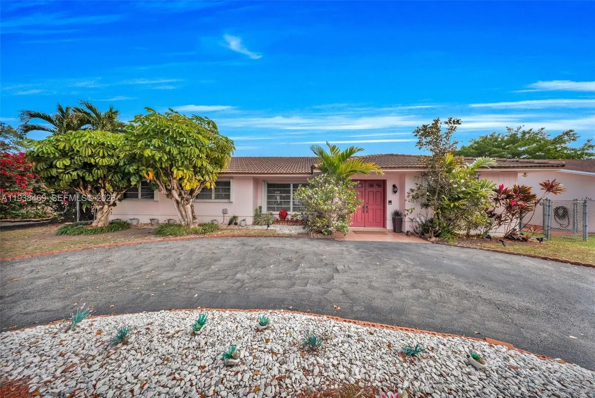 521 SW 99th Ave, Miami, FL 33174 - Image #1