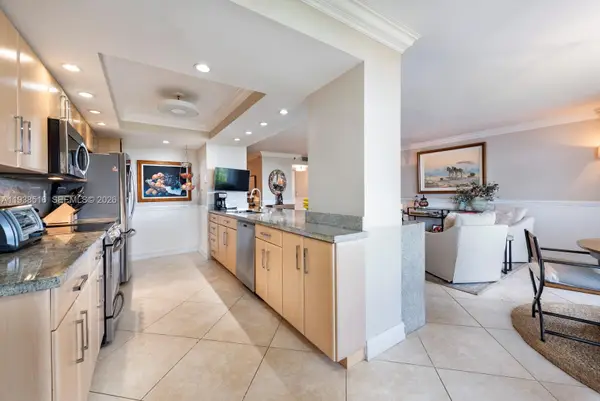 4000 Towerside Ter #1005, Miami, FL 33138