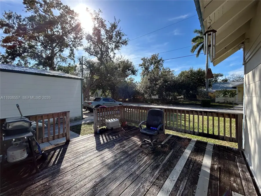 2817 8th Ave W, Bradenton, FL 34205 - Image #2