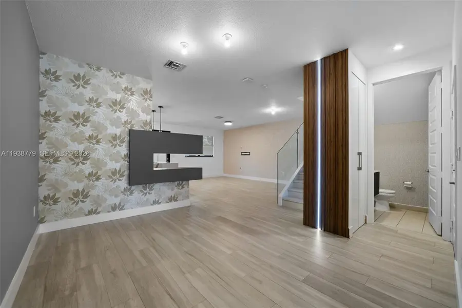 8106 NW 105th Ct, Doral, FL 33178 - Image #2