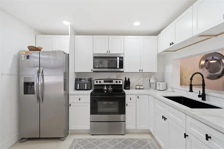 11611 NW 11th St #11611, Pembroke Pines, FL 33026 - Image #2