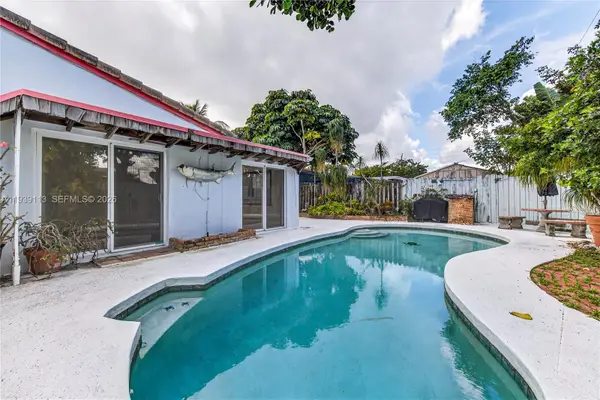 631 NE 56th Ct, Oakland Park, FL 33334