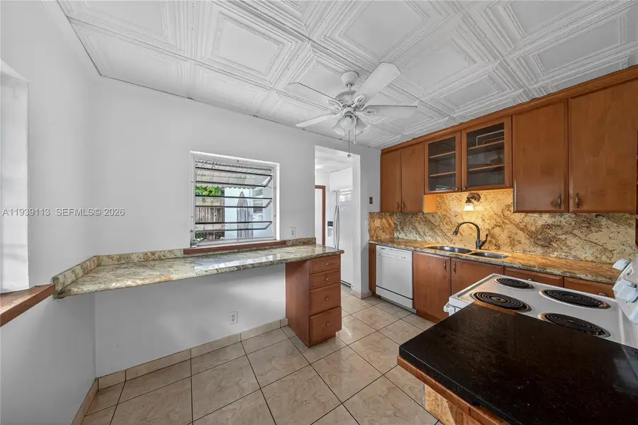 631 NE 56th Ct, Oakland Park, FL 33334 - Image #3
