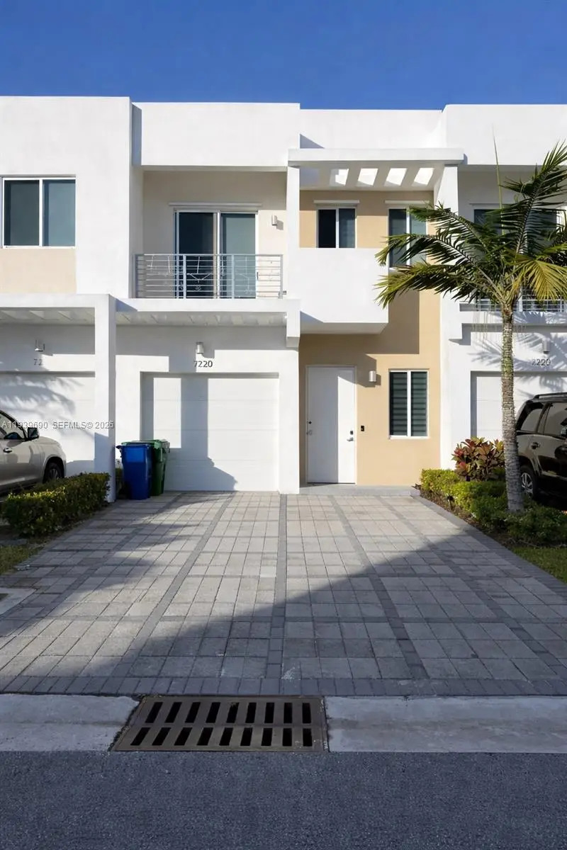 7220 NW 103rd Path, Doral, FL 33178 - Image #1
