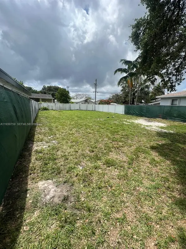 6122 Garfield St, Hollywood, FL 33024