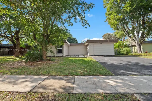 8001 NW 68th Ter, Tamarac, FL 33321