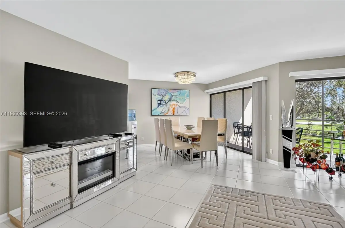 5901 Camino Del Sol #207, Boca Raton, FL 33433 - Image #1