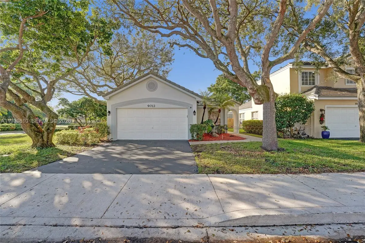 9012 Lake Park Cir S, Davie, FL 33328 - Image #1