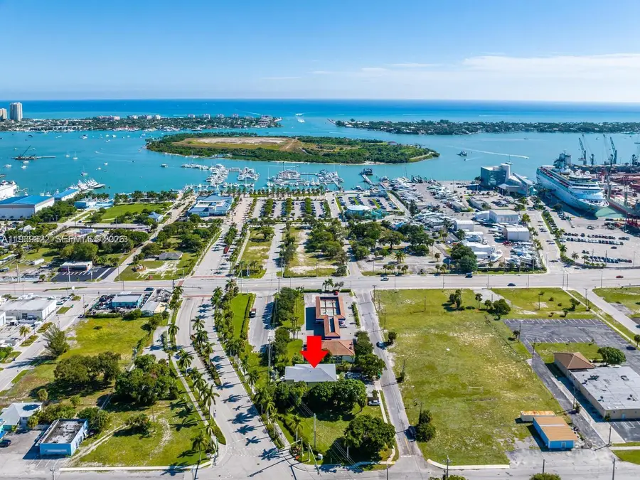 56 W 12th St, Riviera Beach, FL 33404 - #2