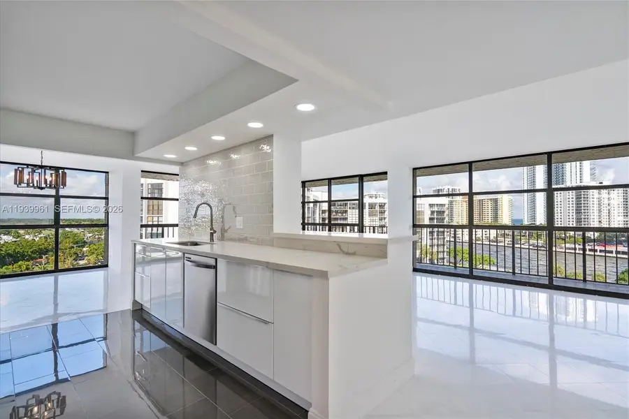 600 Parkview Dr #810, Hallandale Beach, FL 33009 - Image #2