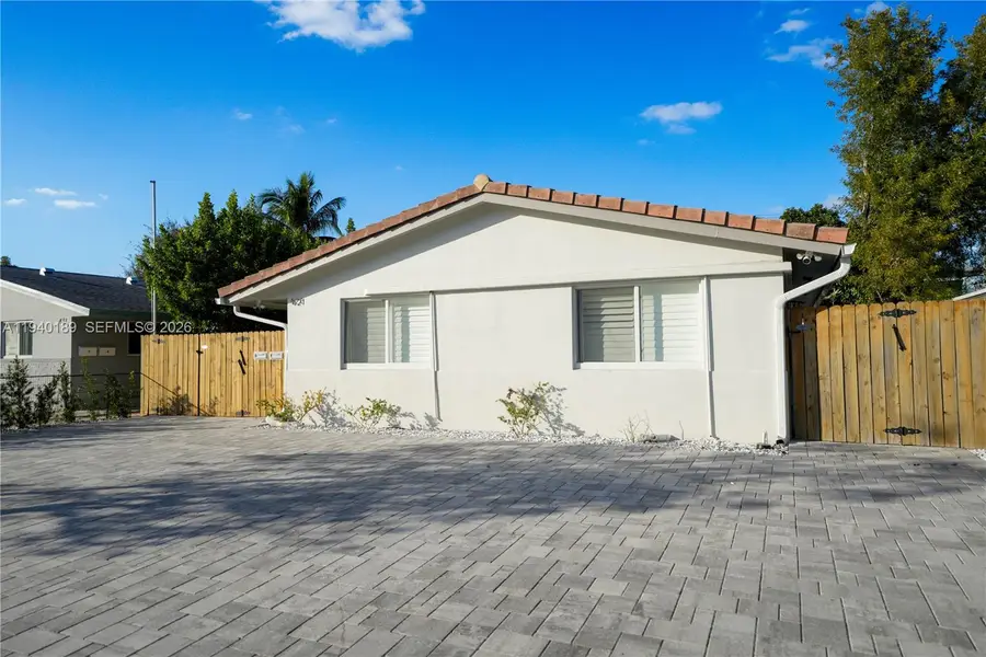 421 SW 14th Ct, Fort Lauderdale, FL 33315 - Image #2