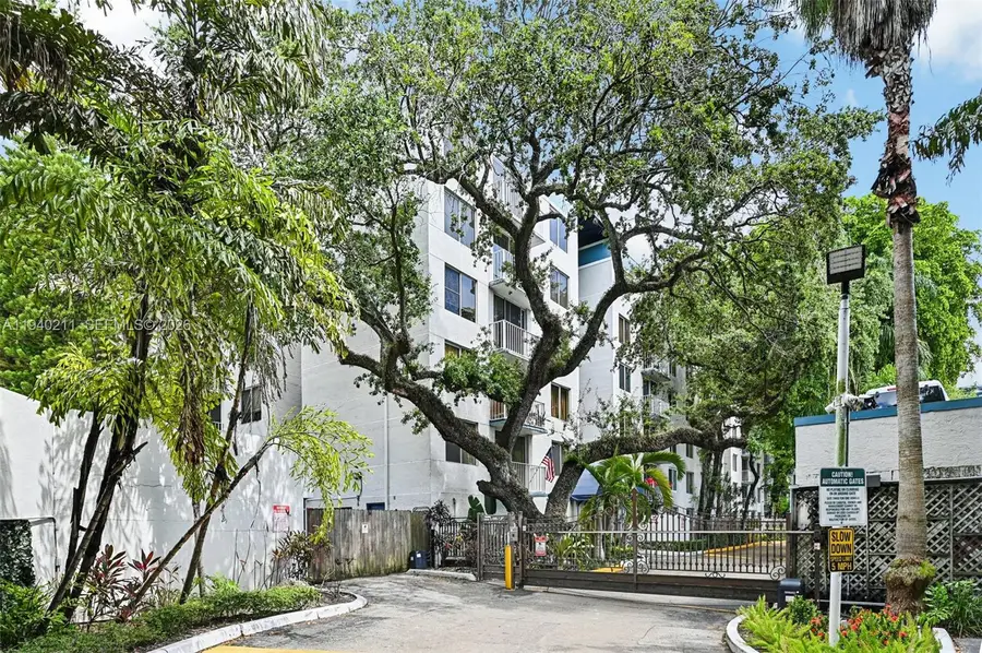 1740 NW N River Dr #614, Miami, FL 33125 - #3